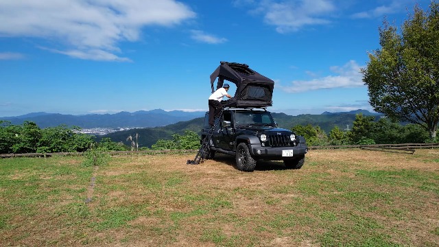 Amazon.co.jp: peakpod(ピークポッド) 正規品 ルーフテント 車上 設営1